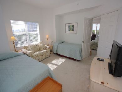 Monthly Naples Two Bedroom Condo with Den