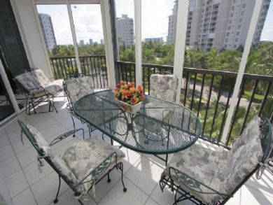 Monthly Naples Two Bedroom Condo with Den