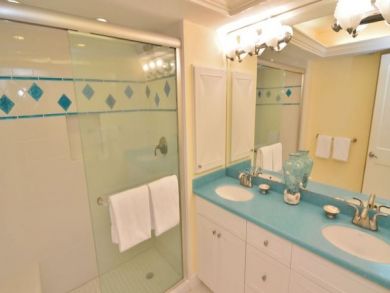 Fort Myers 3 Bedroom Penthouse Pool Steps to Beach Sleeps 9