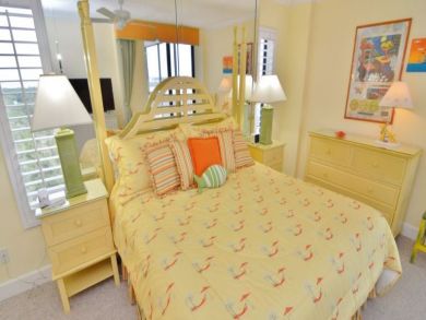 Fort Myers 3 Bedroom Penthouse Pool Steps to Beach Sleeps 9