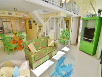 Fort Myers 3 Bedroom Penthouse Pool Steps to Beach Sleeps 9