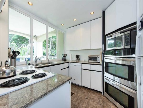 MAUI Vacation Rental Condo with 2 Bedrooms Walk To Beach