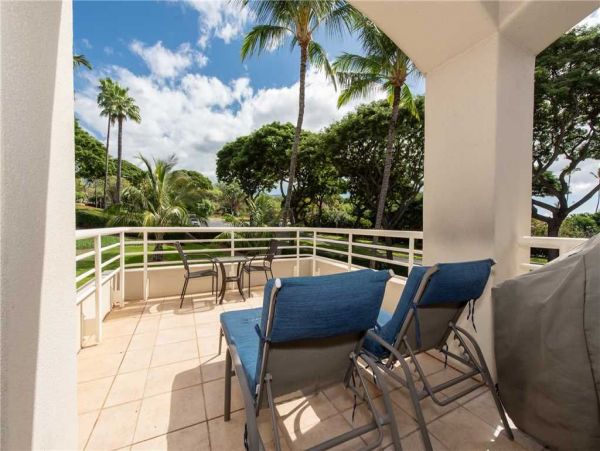 MAUI Vacation Rental Condo with 2 Bedrooms Walk To Beach