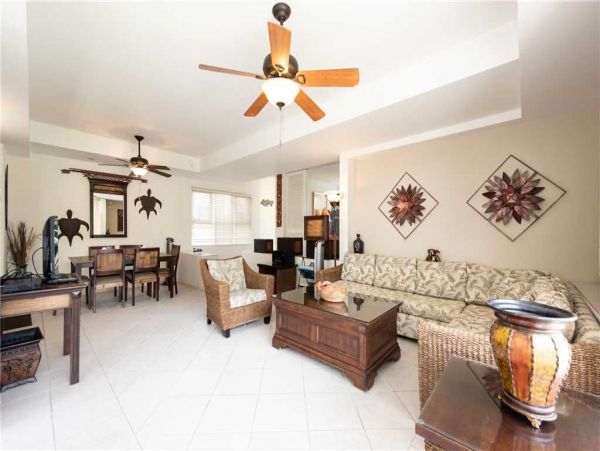 MAUI Vacation Rental Condo with 2 Bedrooms Walk To Beach