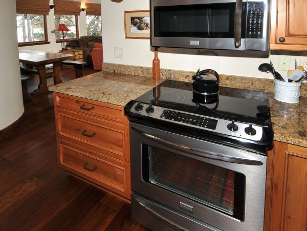 2 Bedroom Ski in Ski Out  Vacation Rental Sleeps 6 Lionshead