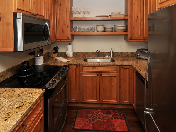 2 Bedroom Ski in Ski Out  Vacation Rental Sleeps 6 Lionshead - additional view, photo 5