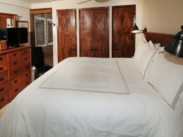 2 Bedroom Ski in Ski Out  Vacation Rental Sleeps 6 Lionshead