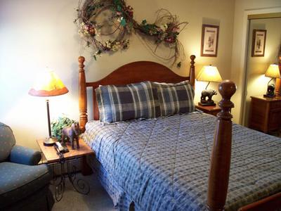 Bedroom with Queen Bed Bedroom with Queen Bed