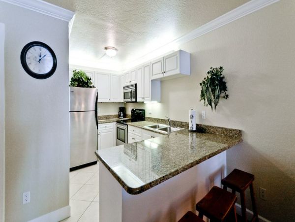Charming Anna Maria Condo Right Across From Beach