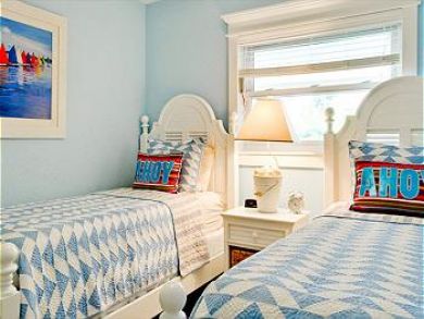 Guest Bedroom with Twin Beds