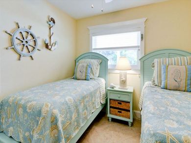 Guest Bedroom has Twin Beds