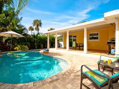 Holmes Beach, Florida Vacation Cottage with Private Pool