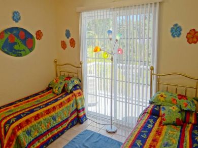 Second bedroom with twin beds