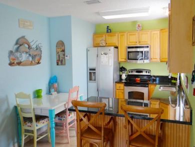 Kitchen & dining area