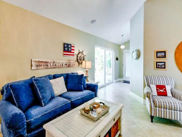Holmes Beach Vacation Pool Home With Three Great Bedrooms