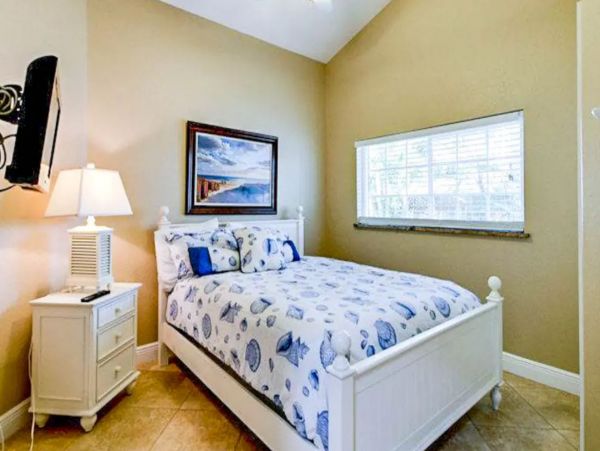 Holmes Beach Vacation Pool Home With Three Great Bedrooms