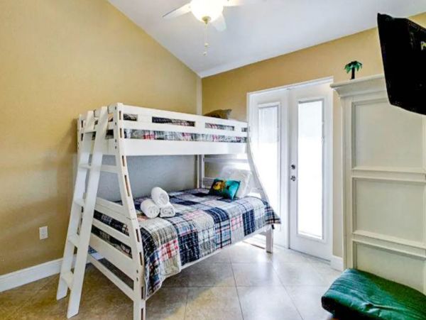 Holmes Beach Vacation Pool Home With Three Great Bedrooms