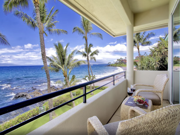 Waterfront Vacation Rental 4 Bedroom with Outdoor Pool