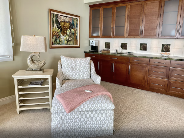 Waterfront Vacation Rental 4 Bedroom with Outdoor Pool