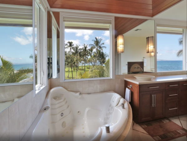 Waterfront Vacation Rental 4 Bedroom with Outdoor Pool
