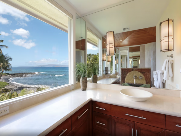 Waterfront Vacation Rental 4 Bedroom with Outdoor Pool