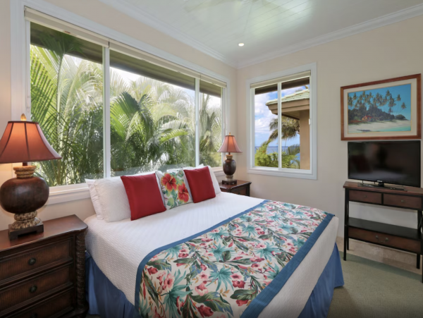 Waterfront Vacation Rental 4 Bedroom with Outdoor Pool