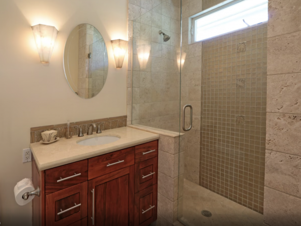 Waterfront Vacation Rental 4 Bedroom with Outdoor Pool