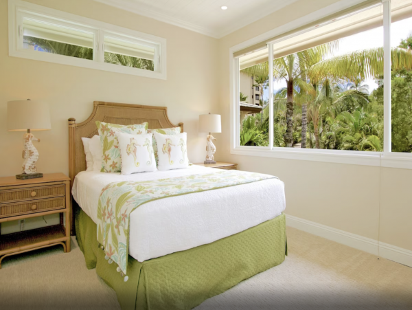 Waterfront Vacation Rental 4 Bedroom with Outdoor Pool