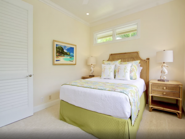 Waterfront Vacation Rental 4 Bedroom with Outdoor Pool