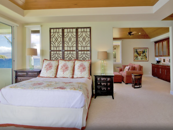 Waterfront Vacation Rental 4 Bedroom with Outdoor Pool