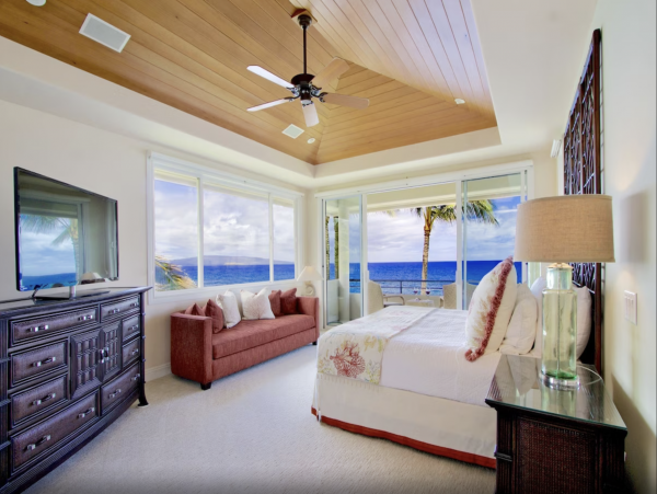 Waterfront Vacation Rental 4 Bedroom with Outdoor Pool