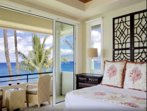 Waterfront Vacation Rental 4 Bedroom with Outdoor Pool