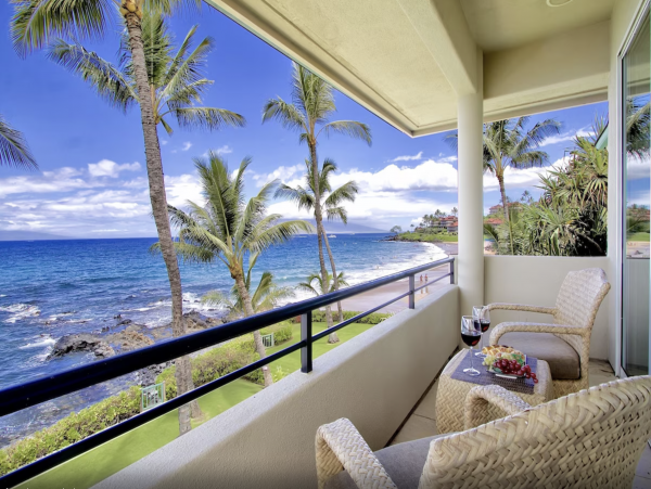Waterfront Vacation Rental 4 Bedroom with Outdoor Pool
