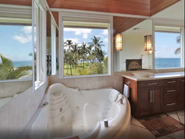 Waterfront Vacation Rental 4 Bedroom with Outdoor Pool