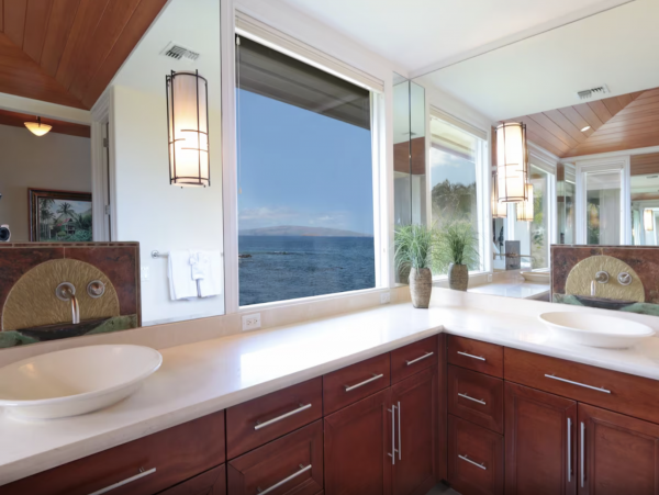 Waterfront Vacation Rental 4 Bedroom with Outdoor Pool