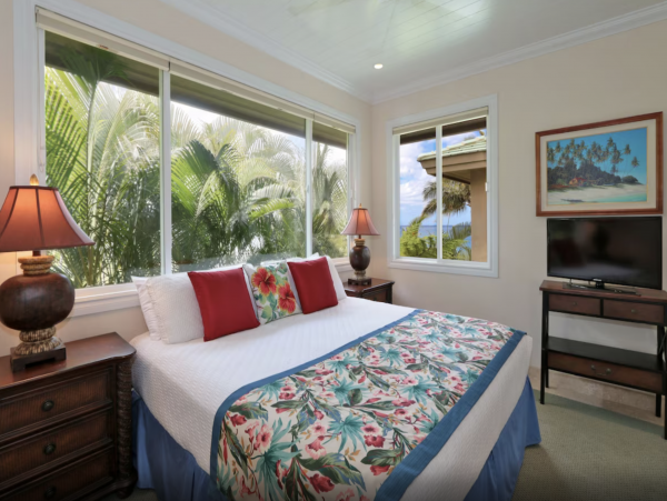 Waterfront Vacation Rental 4 Bedroom with Outdoor Pool
