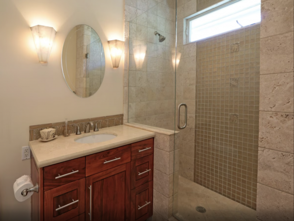 Waterfront Vacation Rental 4 Bedroom with Outdoor Pool