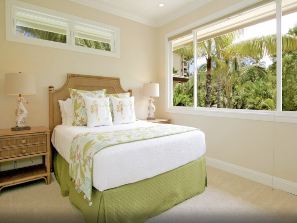 Waterfront Vacation Rental 4 Bedroom with Outdoor Pool