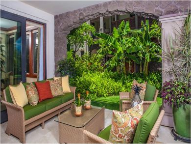 Outdoor Lounge