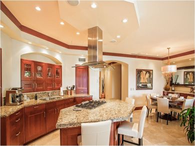 Kitchen & Dining Area