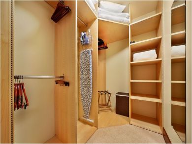 Walk-in Closet