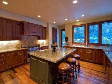 Pretty Ski Home with Four Well Appointed Bedrooms