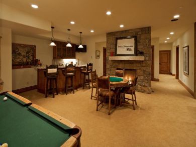 Pretty Ski Home with Four Well Appointed Bedrooms