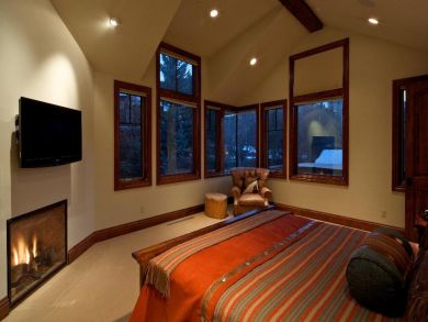 Pretty Ski Home with Four Well Appointed Bedrooms