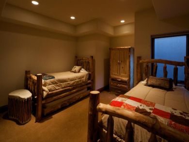 Pretty Ski Home with Four Well Appointed Bedrooms