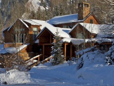 Pretty Ski Home with Four Well Appointed Bedrooms