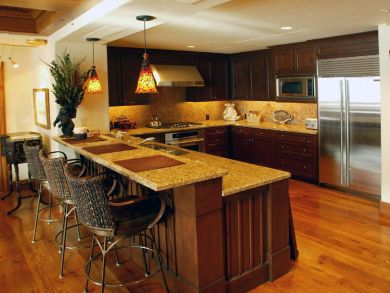 Three Bedroom Vacation Rental with Communal Pool and Hot Tub Three Bedroom Vacation Rental with Communal Pool and Hot Tub
