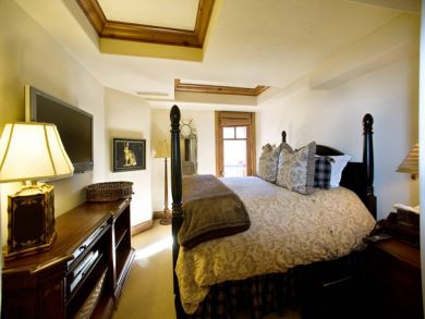 Three Bedroom Vacation Rental with Communal Pool and Hot Tub Three Bedroom Vacation Rental with Communal Pool and Hot Tub