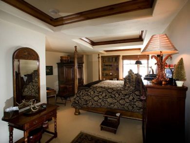Three Bedroom Vacation Rental with Communal Pool and Hot Tub Three Bedroom Vacation Rental with Communal Pool and Hot Tub