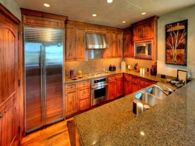 Three Bedroom Vacation Rental - Communal Pool -  So Cool!